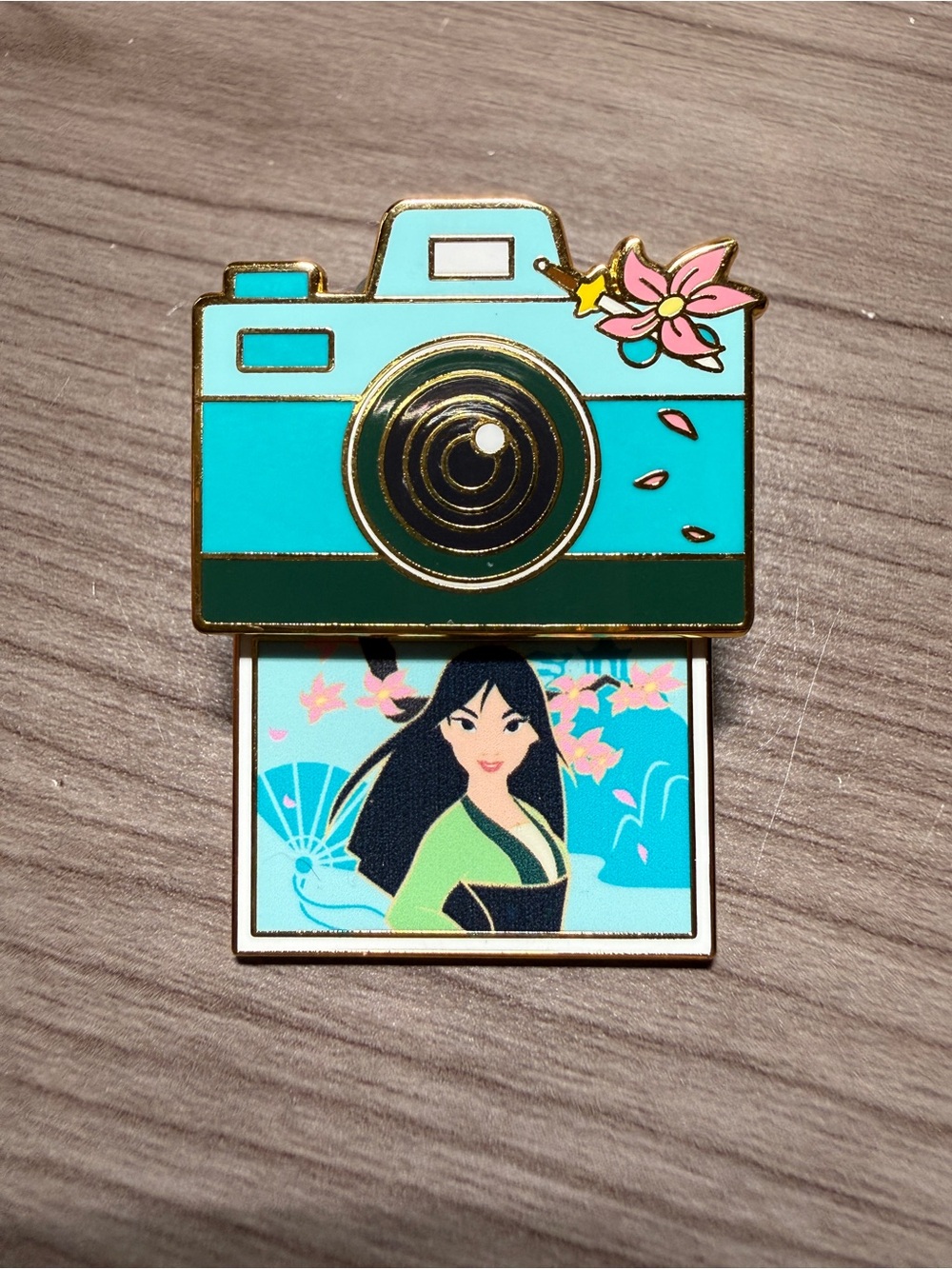 Disney Pins Mulan Camera Slider